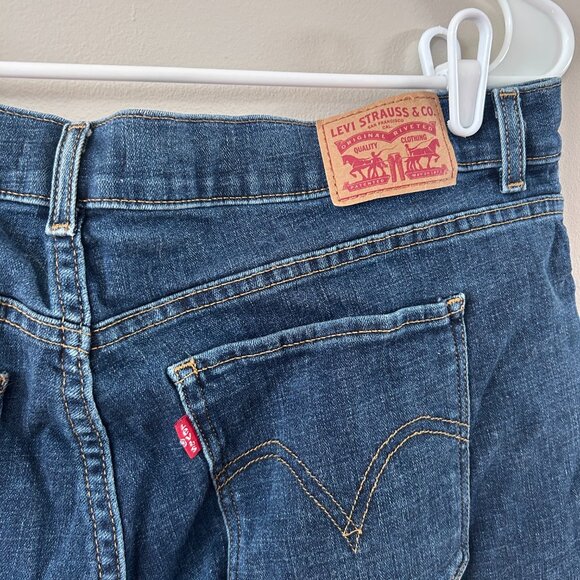Levi's Classic Denim Shorts Size 32 - Picture 5 of 5